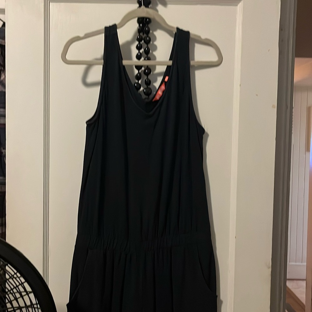 Cute black tank jumper!